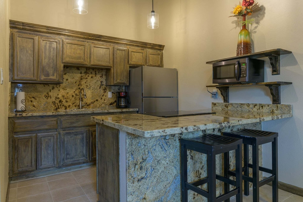 Tiki 252 - Standard 1br Condo W/ Balcony Sleeps 4 1 Bedroom Condo