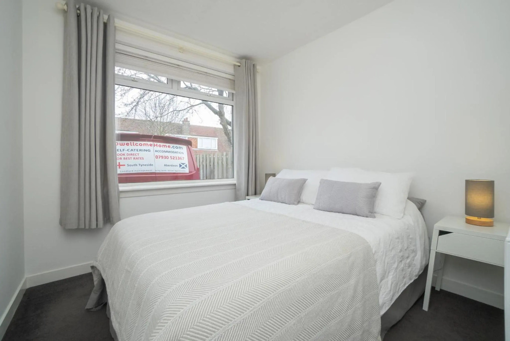 Find "DWELLCOME HOME Ltd" site for 10oo10 assurance from past guests FIVE DOUBLE Bedroom House with 6 beds, 1 King, 3 doubles, 1 small double, 1 single, 100Mbps broadband, drive parking for 2-3 vehicles, free street parking, Miles better than a hotel