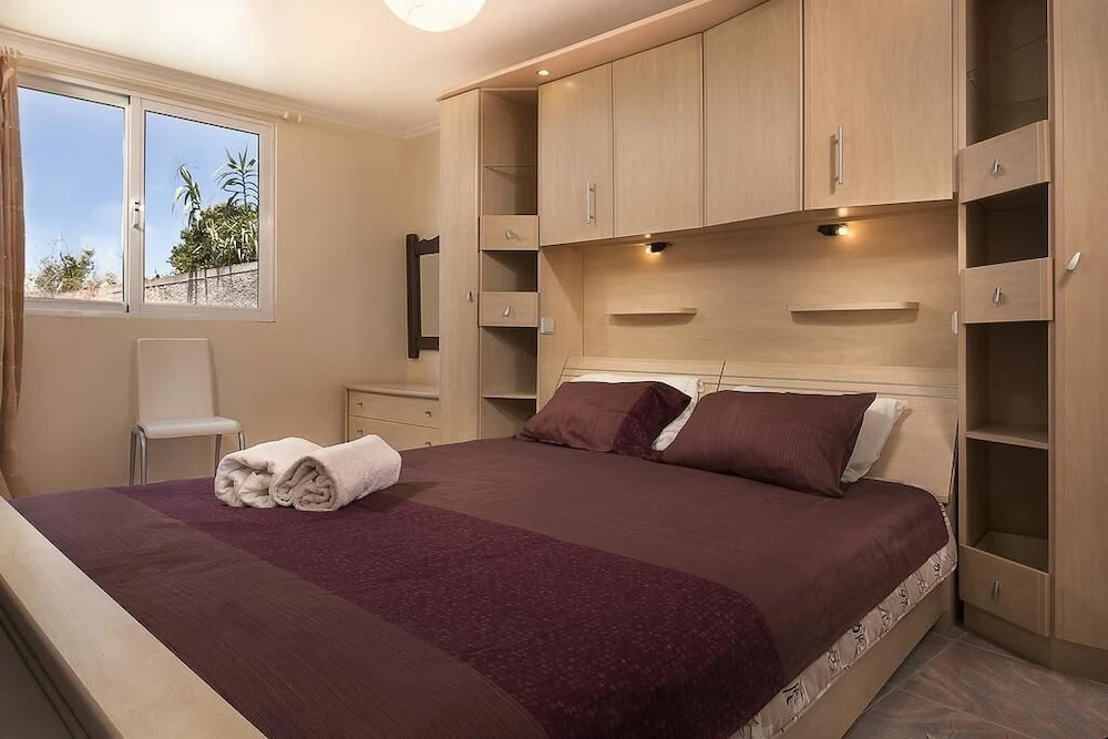 5-bed Villa for Families in Prazeres Free Parking