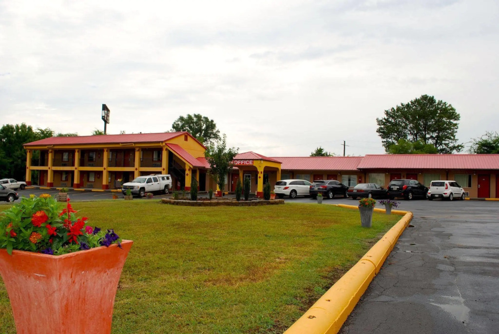 Duffys Motel - Calhoun