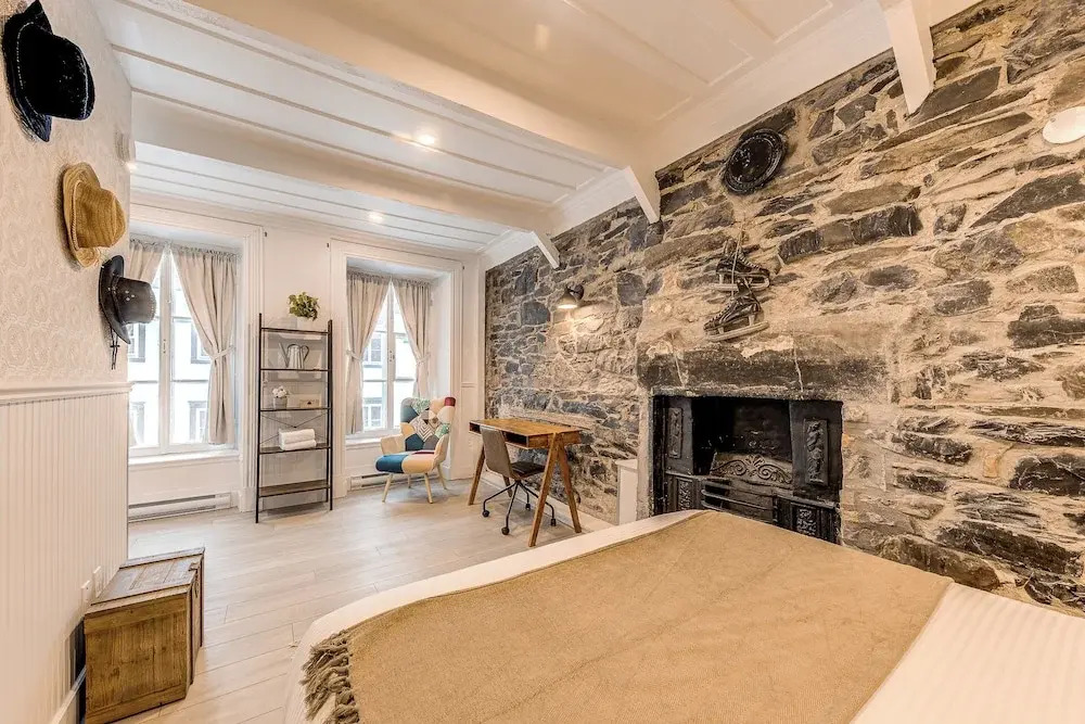 Gorgeous 3 Bedroom 2-floor Old Townhouse