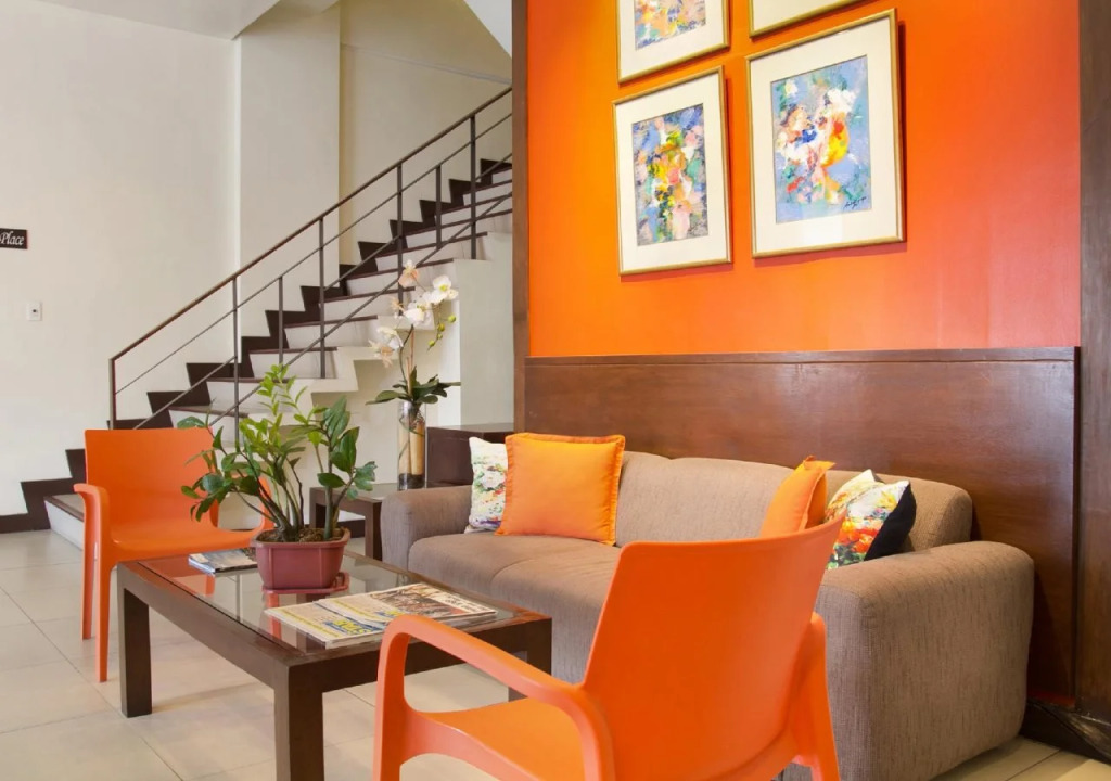 Hotel 878