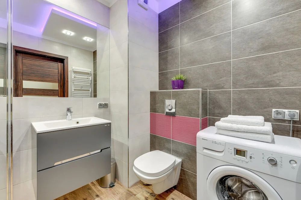 Flats For Rent - Chmielna Riverside
