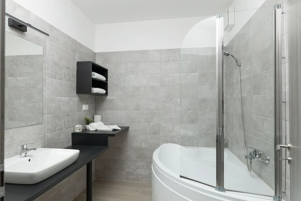 Parizs Garden Apartments