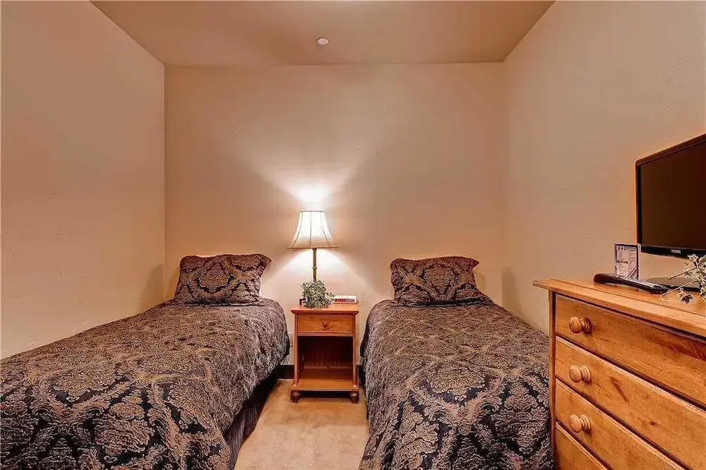 Tl2310 Spacious top Floor Residence! Winter Specials!