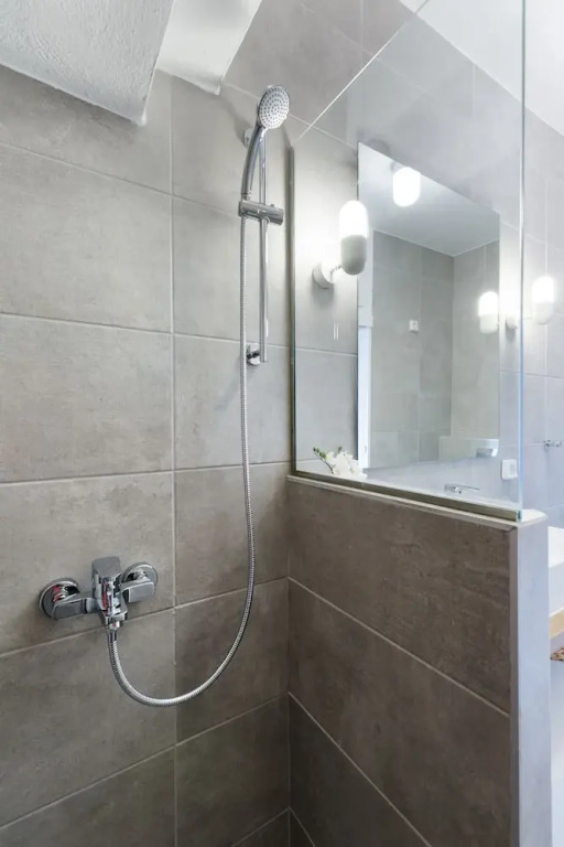 UPSTREET Minimal 2BD Apt-Lycabettus view