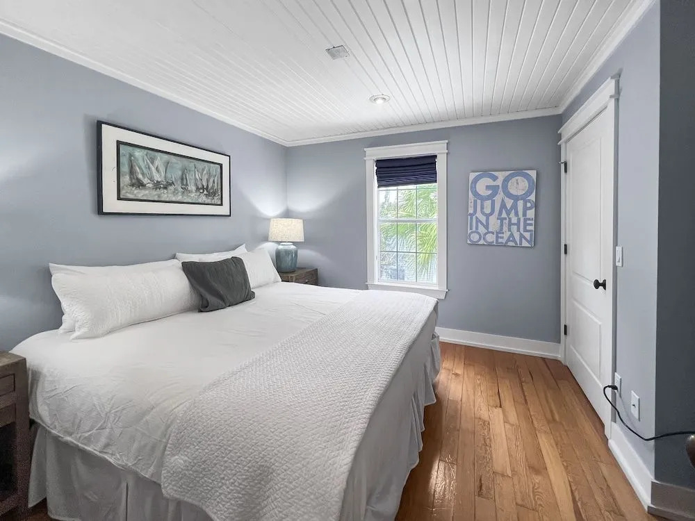 Sandy Toes 2 Bedroom Home by RedAwning