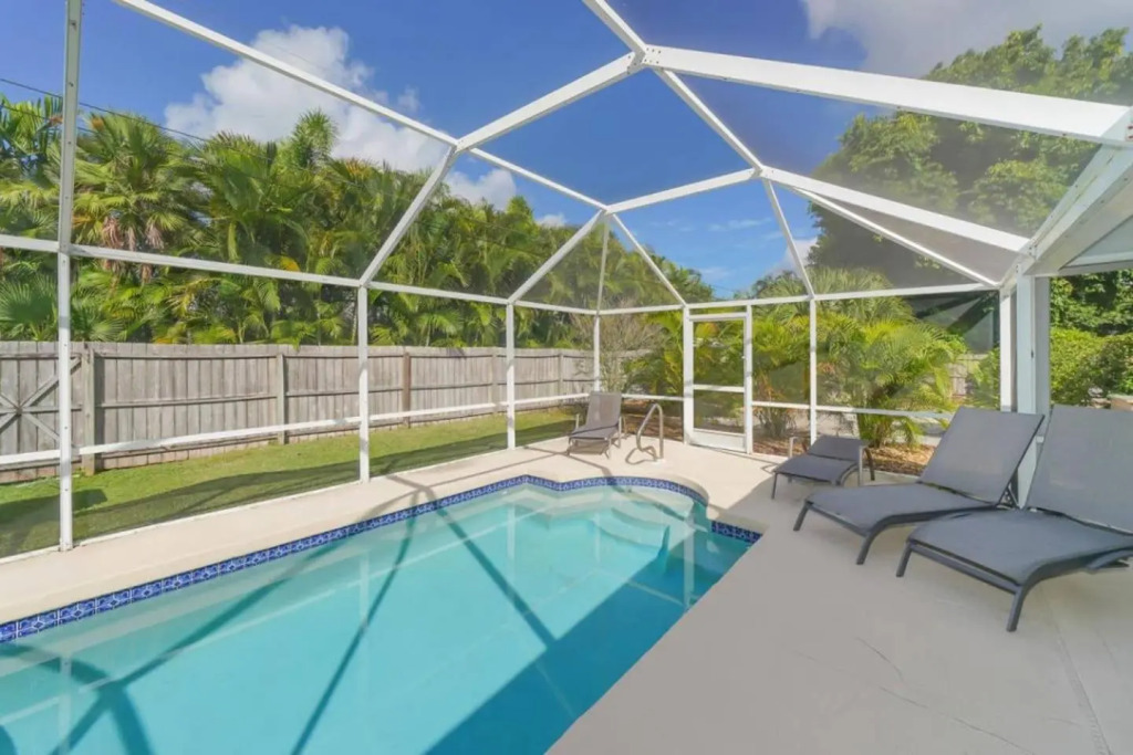Heated Pool Home - Perfect Location - Walk to Beach, Restaurants and More