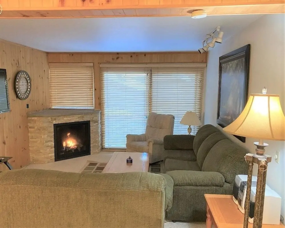 St Anton Wooded View 1-Bedroom Condos with Complimentary Hot Drinks