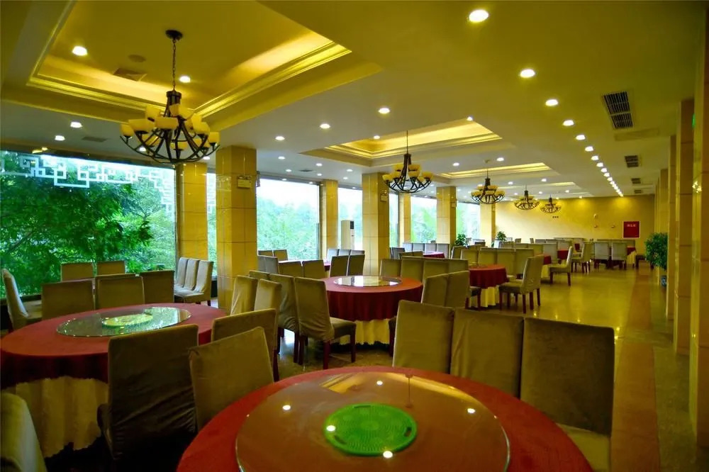 Phoenix Lake Impression Emei Hotel