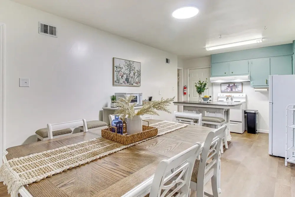 Garden City Home w/ Screened Porch: Near Savannah!