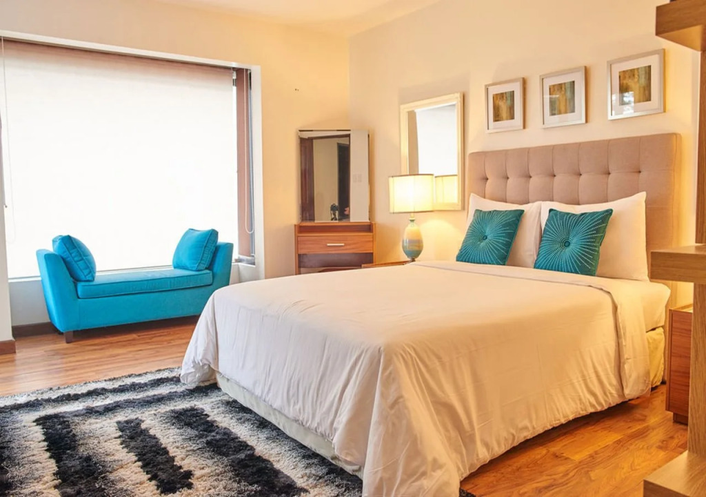 Exclusive Village Home Near Country Club, 18 pax
