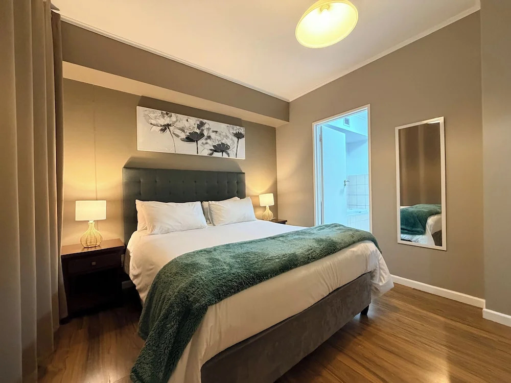 CENTURY CLUB - Luxury Apartment Hotels