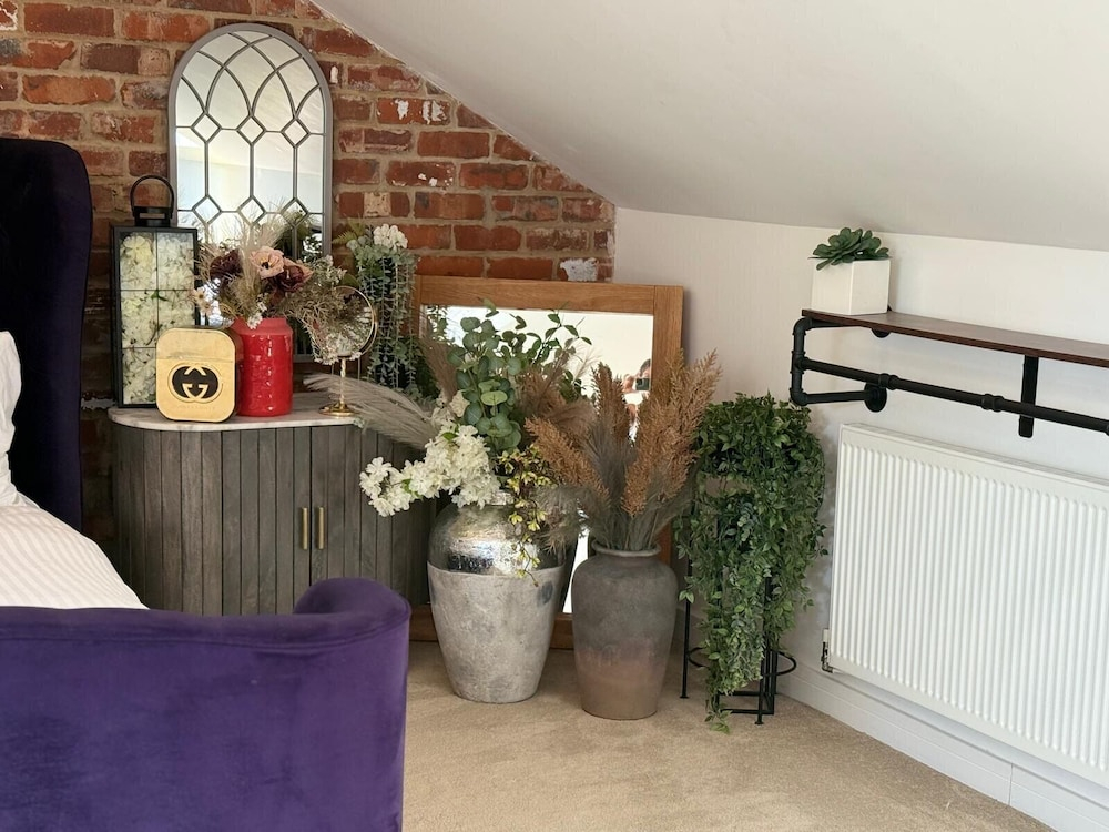 Lincoln 4-Beds Sleeps 13 Hot Tub & Pet Friendly