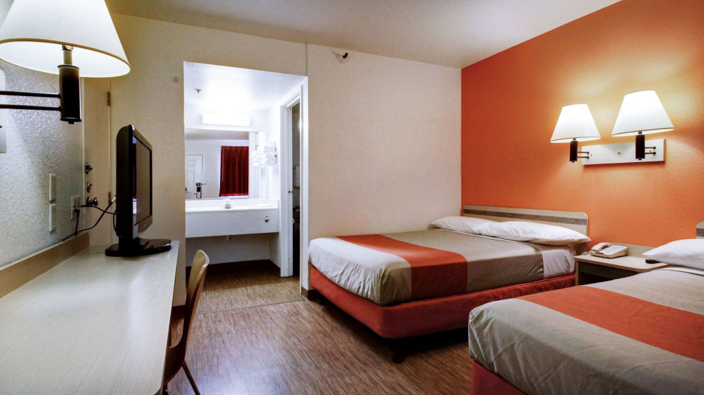 Super 8 by Wyndham Woods Cross - Salt Lake City North
