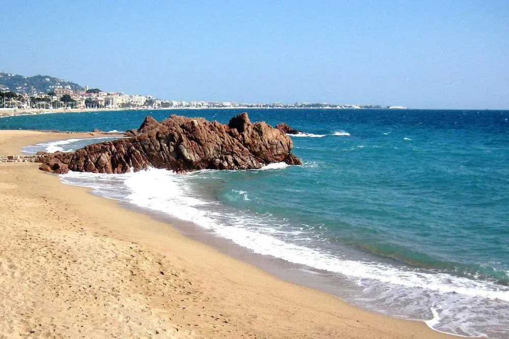 Apartment With one Bedroom in Cannes, With Wonderful sea View, Shared Pool, Furnished Terrace - 50 m From the Beach