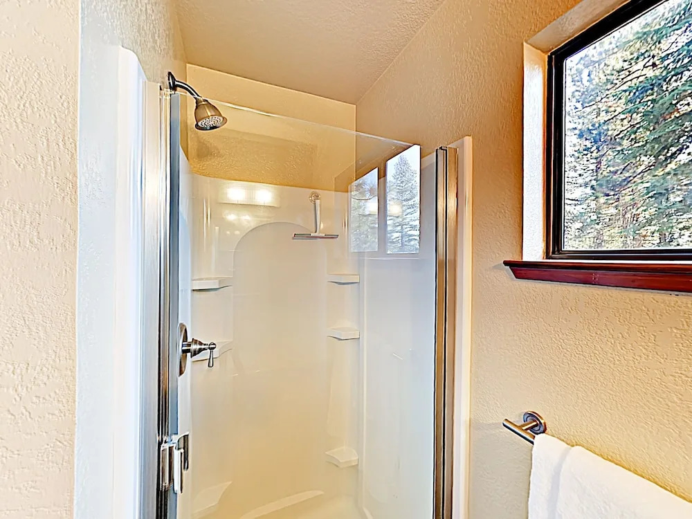 New Listing! Updated Mountain W/ Hot Tub 3 Bedroom Home