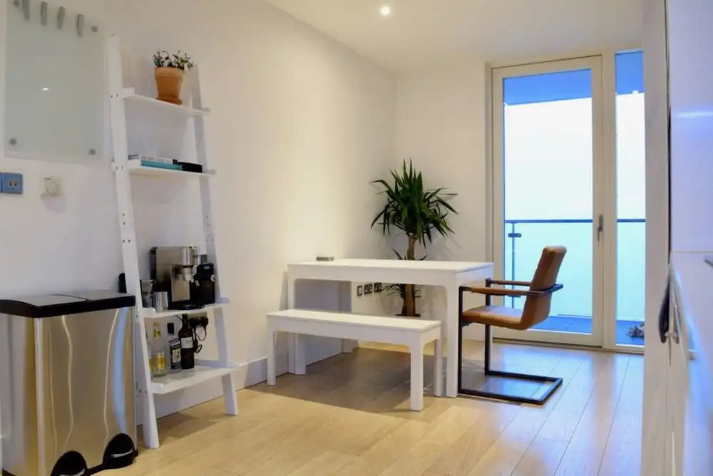 1 Bedroom Property in Brixton With Balcony
