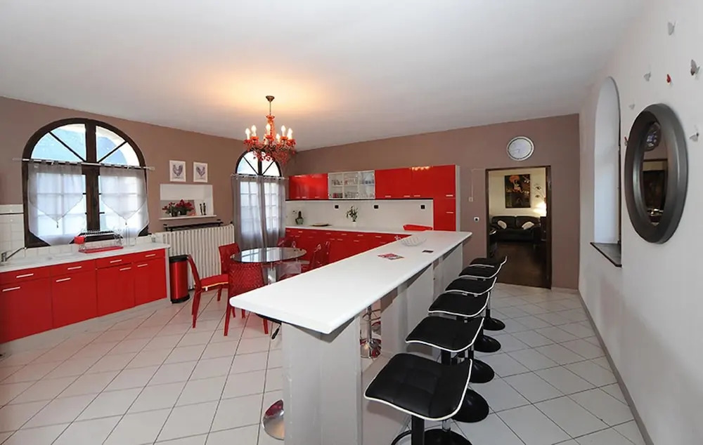 Mansion With 5 Bedrooms in Vernou-sur-brenne, With Pool Access, Enclos