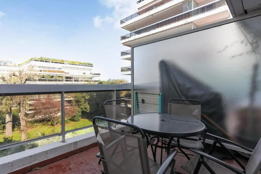 Charming flat with pool 8 min away from the beach in Antibes - Welkeys