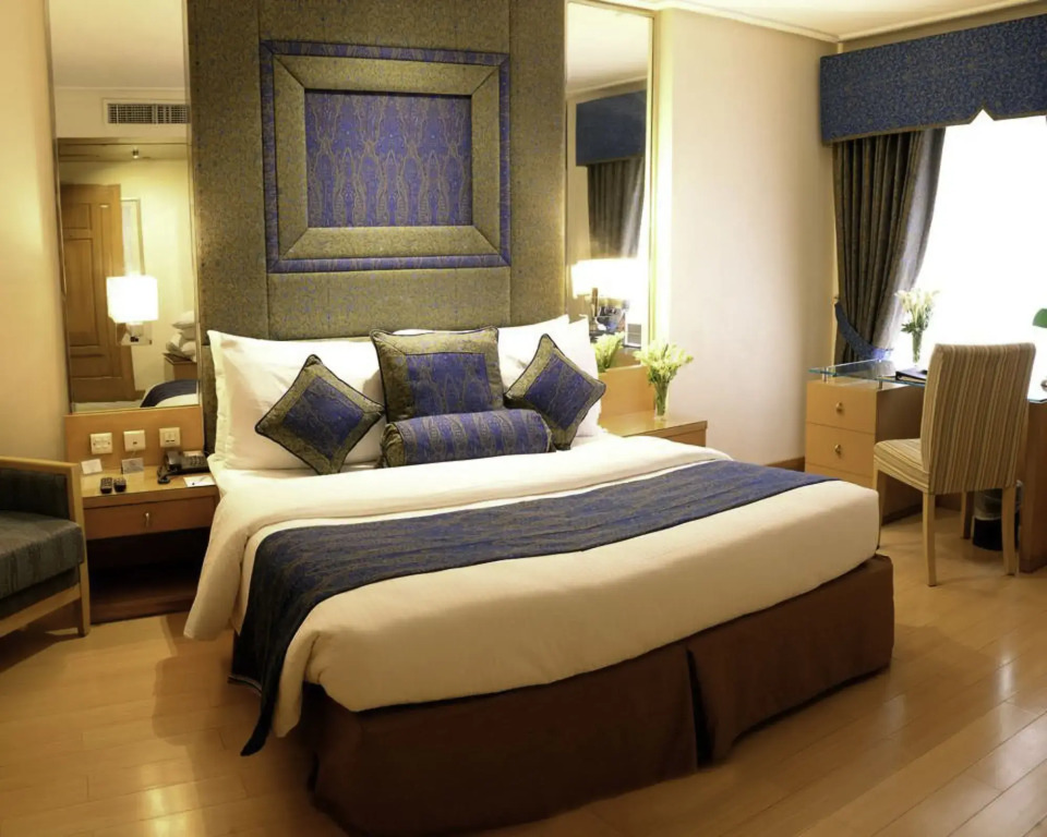 Park Lane Hotel