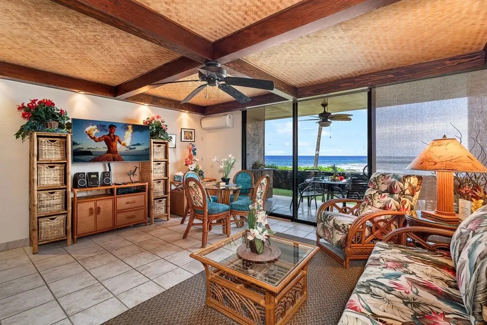 Easy Walk to Town Ocean Front AC & Wifi - Vrkcv