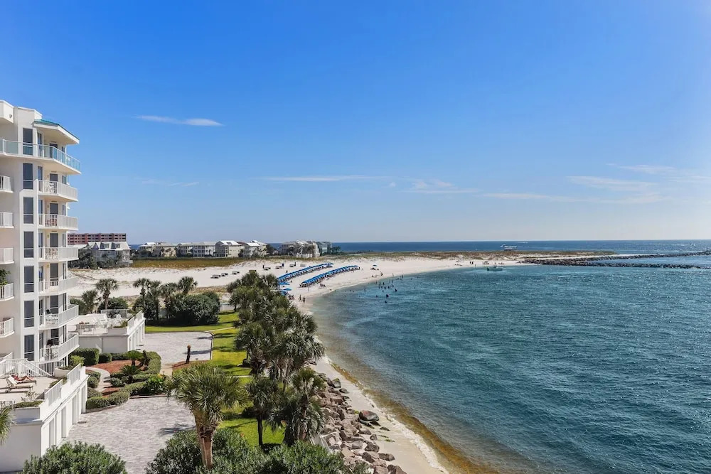 Waterview Yacht Club 532 is a 3 BR with Stunning views of the Pass by RedAwning