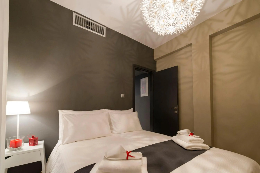 Ma Maison Nο 1, Penthouse, Acropolis and Lycabettus view, 15' to Acropolis by metro, 1' from Metro Station