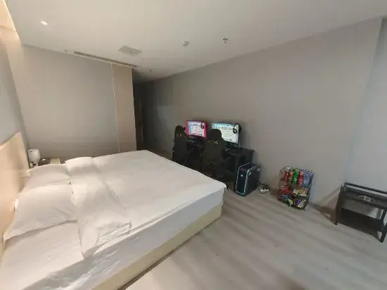 Peach Boutique Hotel (Xinyang Qiansheng Department Store Railway Station)