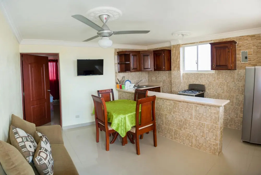 1 Bedroom Apartment Free Wired & Wireless Internet