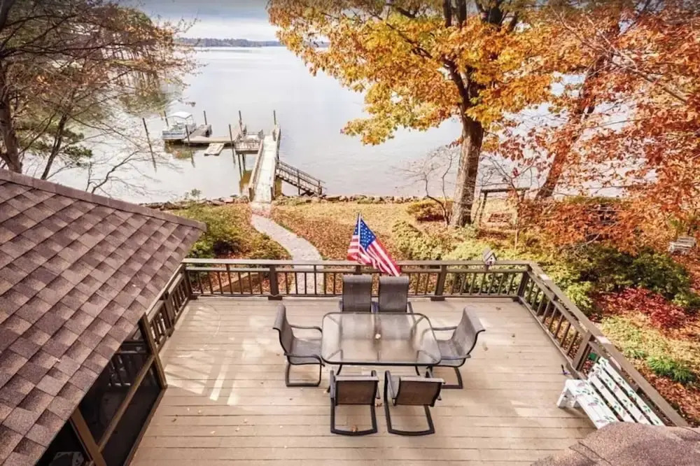Landover Lodge by Avantstay Waterfront + Dock