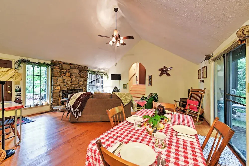 Creekside Cottage: Blue Ridge Mountain Escape!
