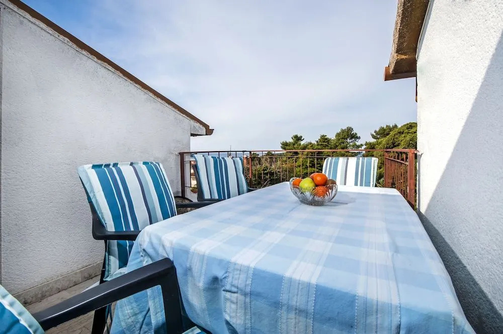 Apartment Mirela with Sea view