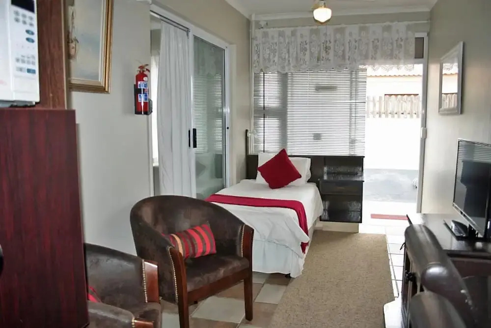 "room in Guest Room - Room for 3 Guests - Amarachi Guesthouse in Swakopmund Namibia - Beach in 500m"