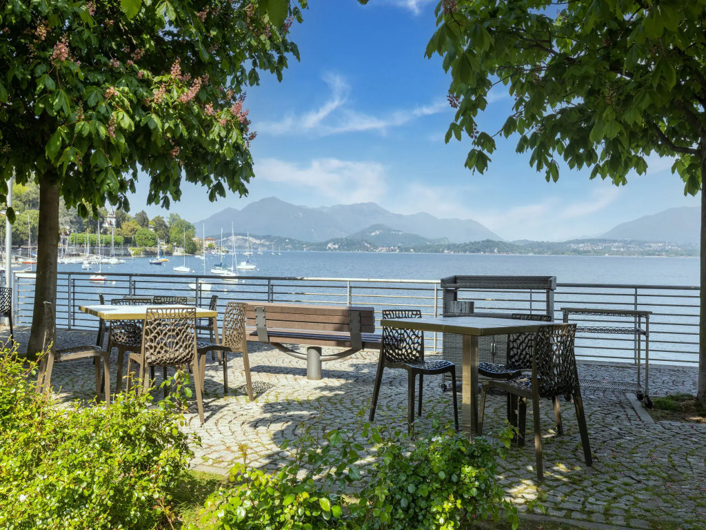 Snug apartment in Lesa with balcony