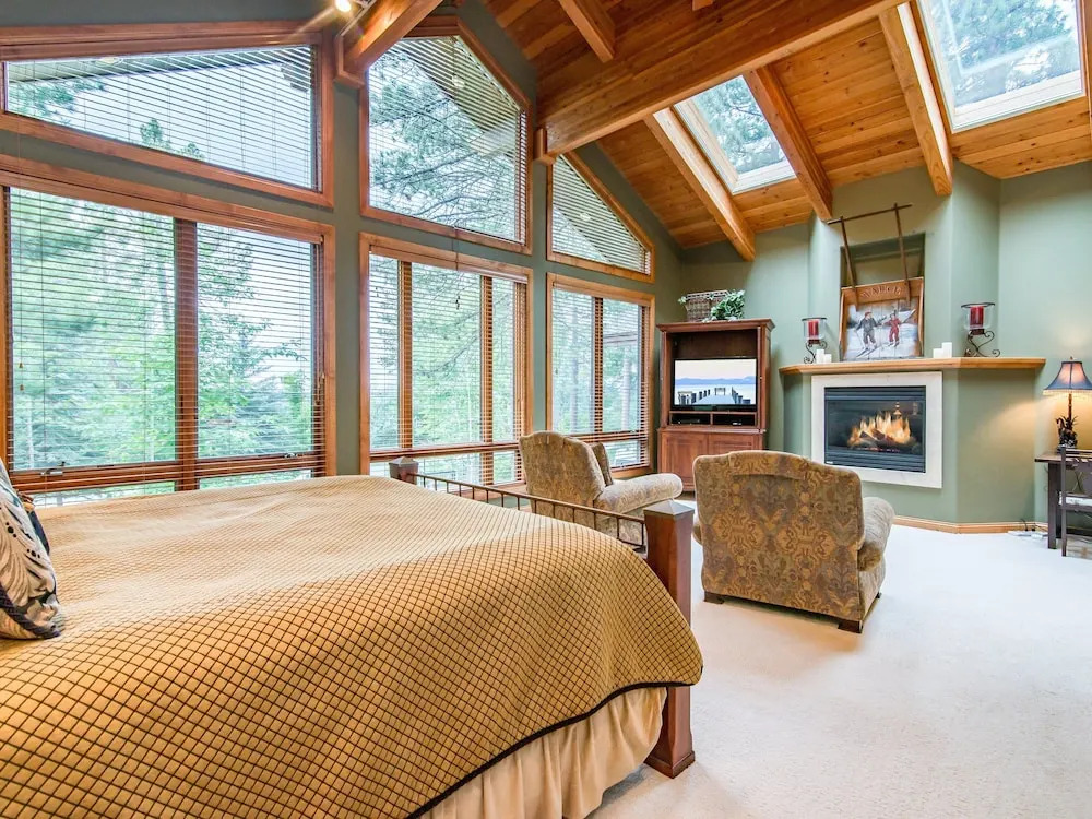 Lakeshore Townhouse 936