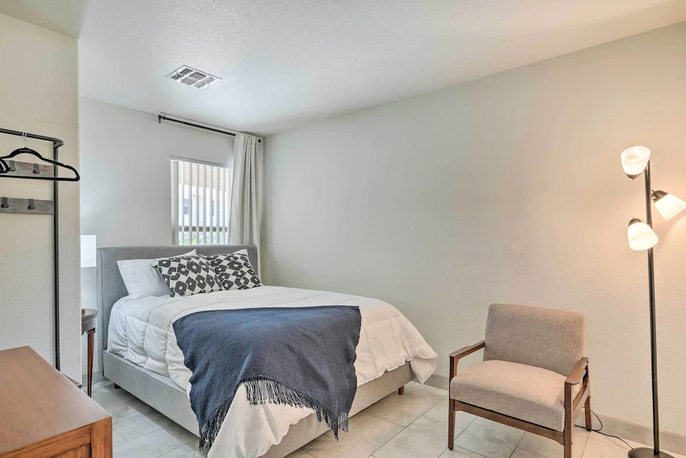 2 Mi to State Farm Stadium! Family-friendly Home
