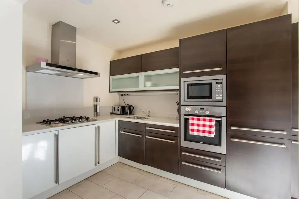 Stylish 2bed Apt With Free Parking/elevator