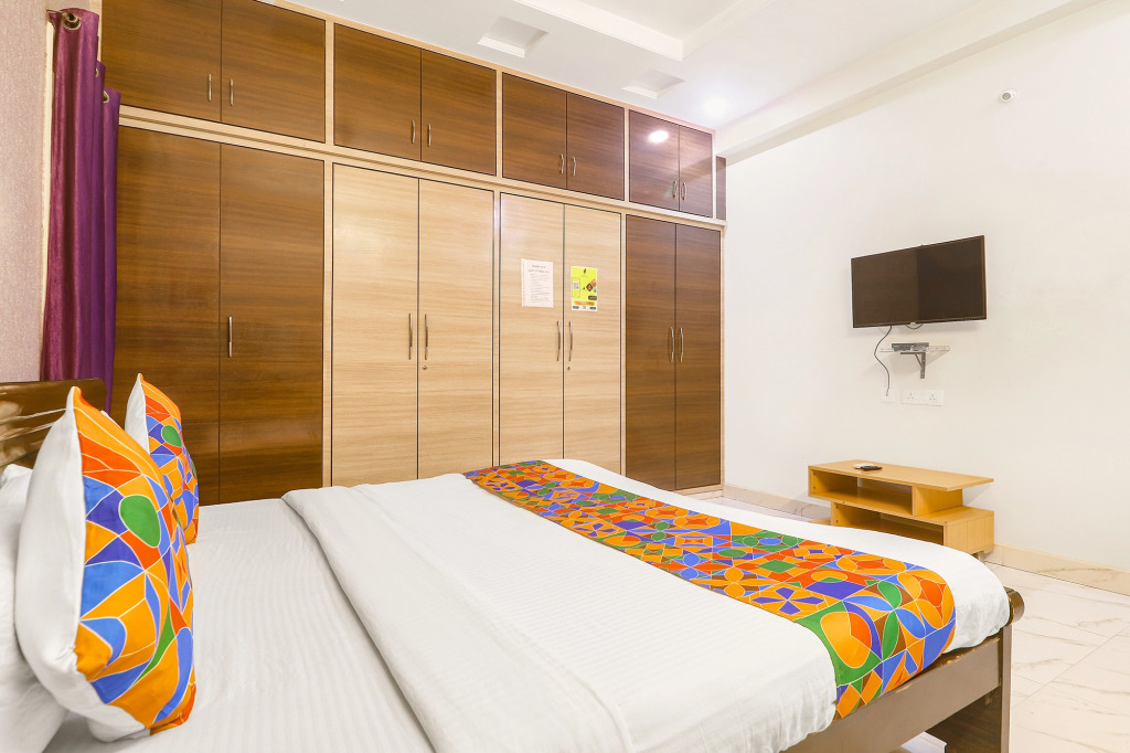 FabHotel Golden Gate - Hitech City