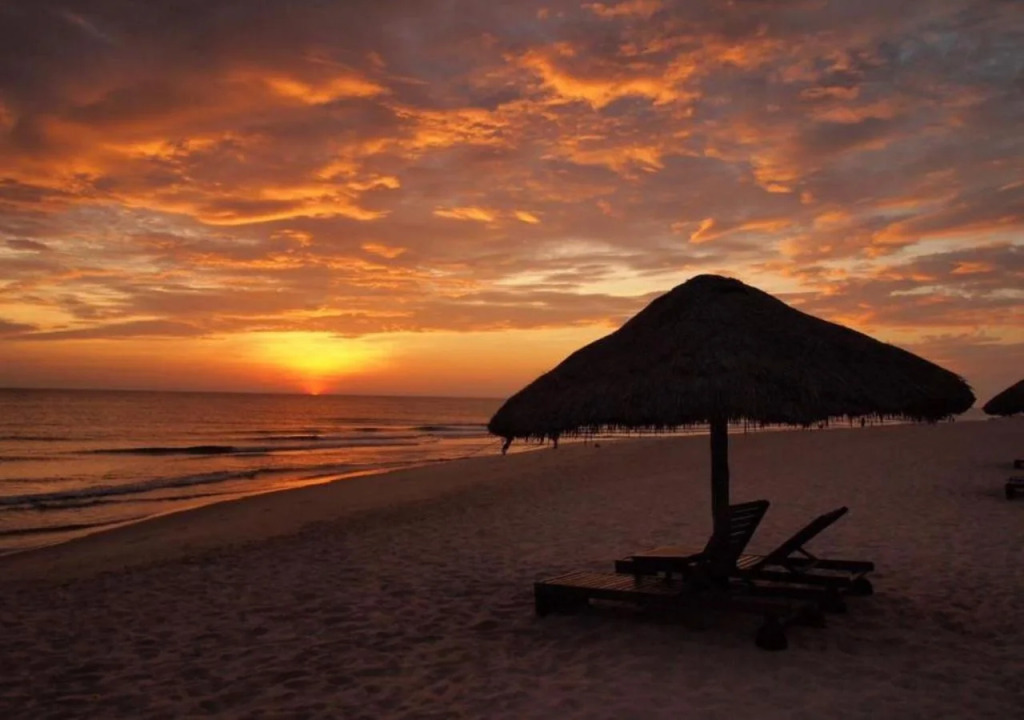Lapochine Beach Resort