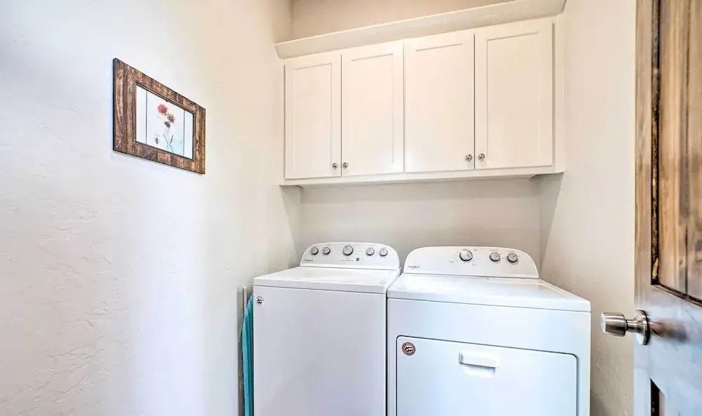 Furnished Deck, Hot Tub! Family Gem in Broken Bow