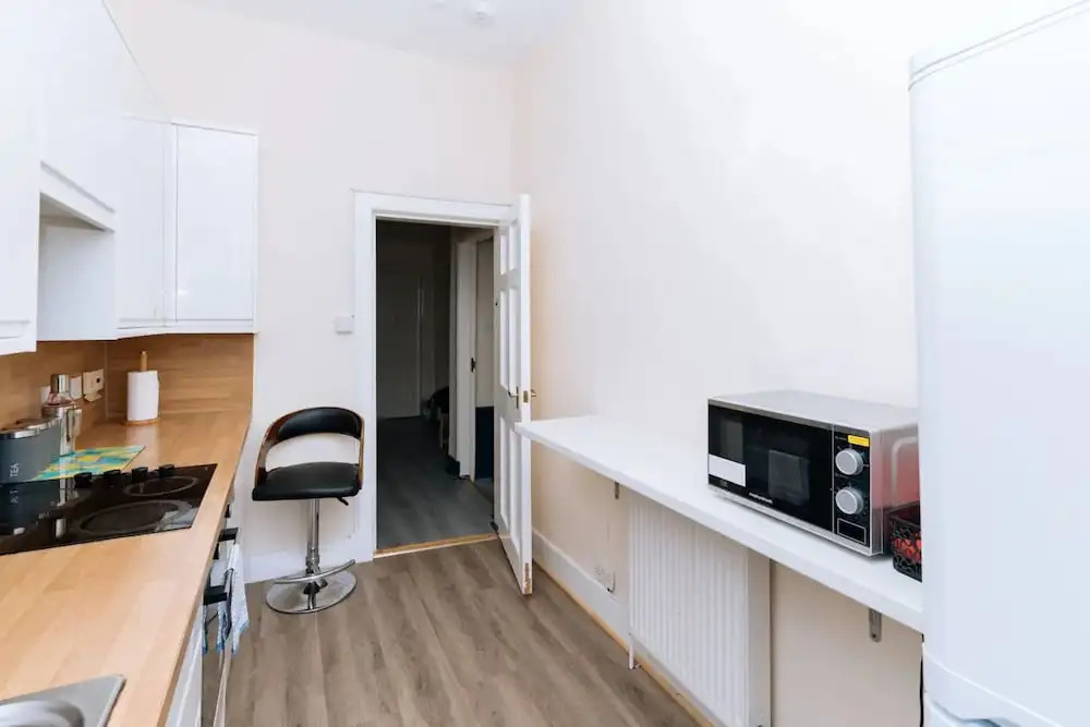 Bright High-ceiling 2BD Flat - Central Edinburgh!