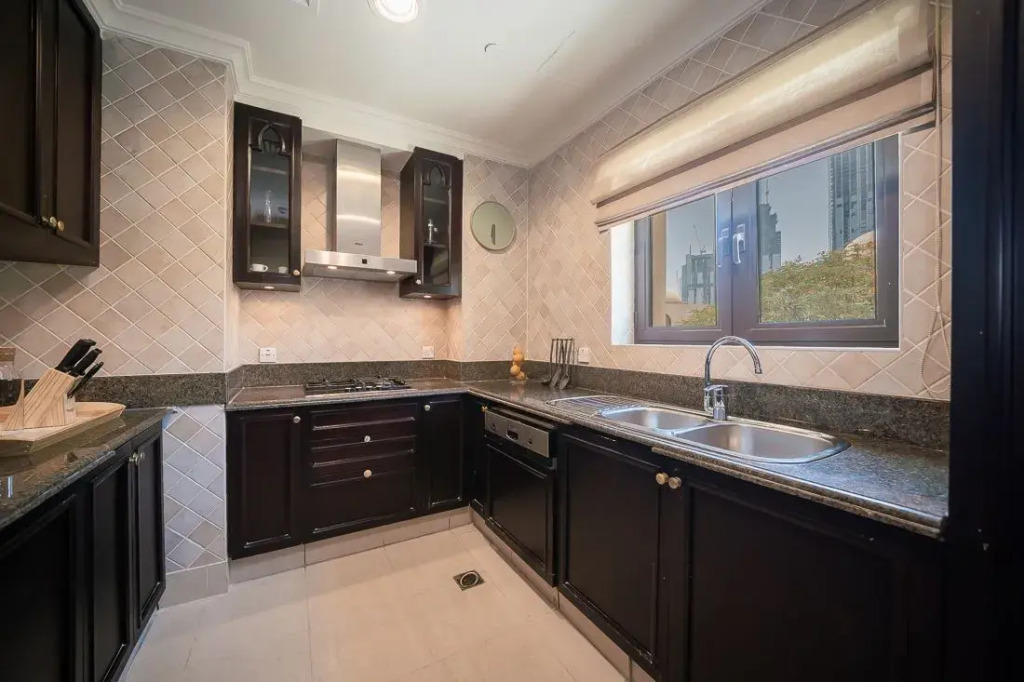 Glamorous Arabian flat with views to Burj Khalifa