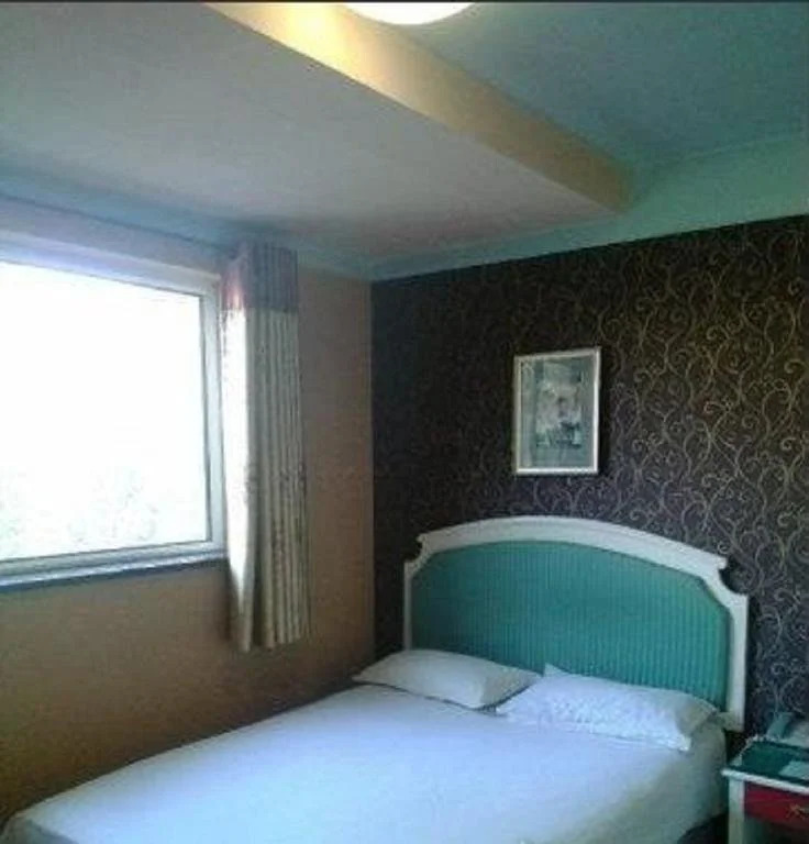 Baiyi Business Hotel