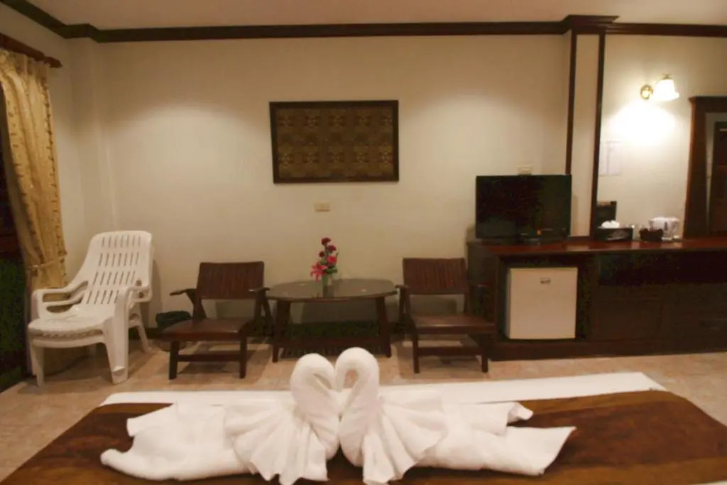 Baan Veerakit Hotel