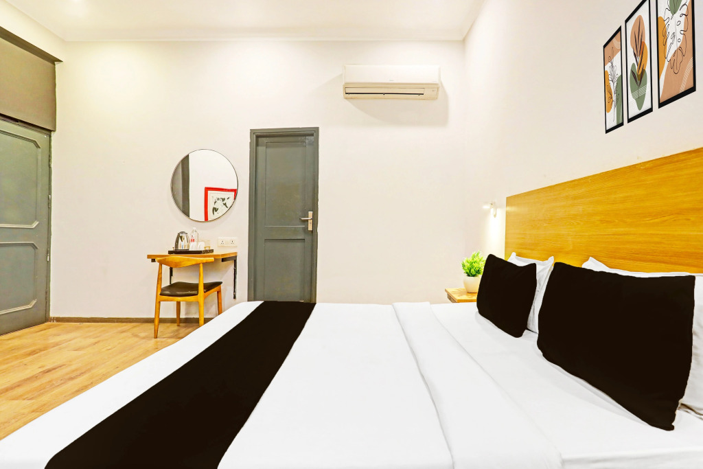 Super OYO Townhouse Vijay Khand Gomti Nagar