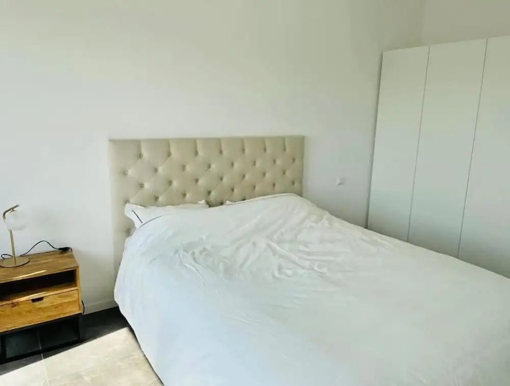 Large 1 bedroom with Terrace & Parking