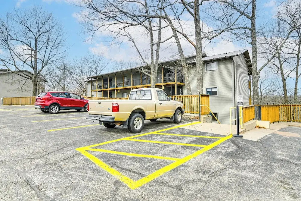 Inviting Branson West Condo w/ Pool Access