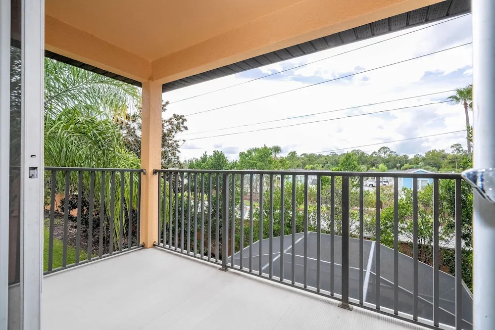 Cozy 4BR Regal Oaks w hot tub