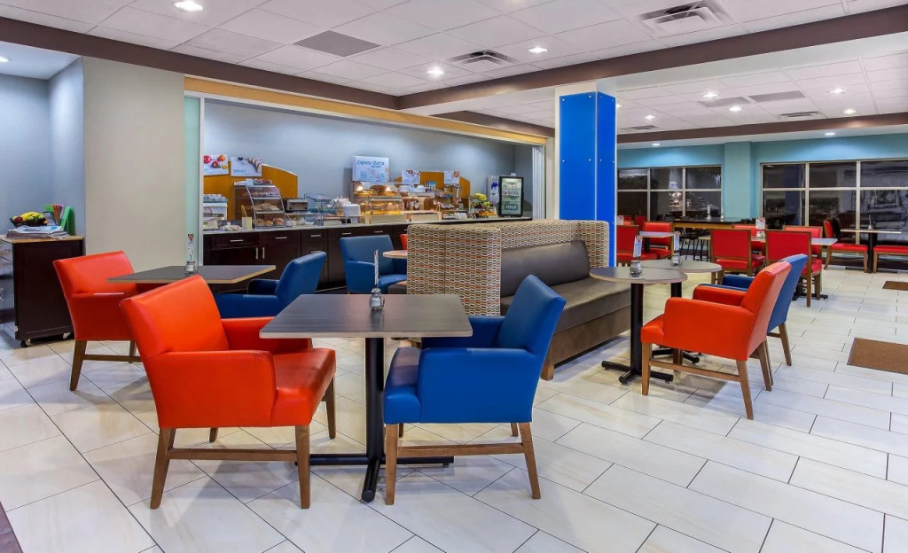 Holiday Inn Express & Suites Morristown by IHG